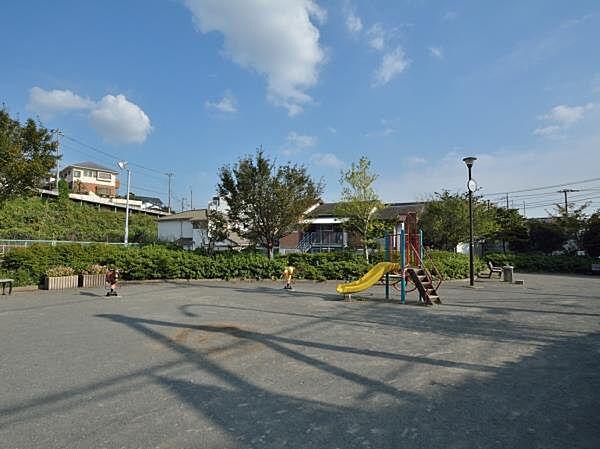 【周辺】西谷梅の木公園　150m　周囲を緑に囲まれた公園。広い広場もあります。 