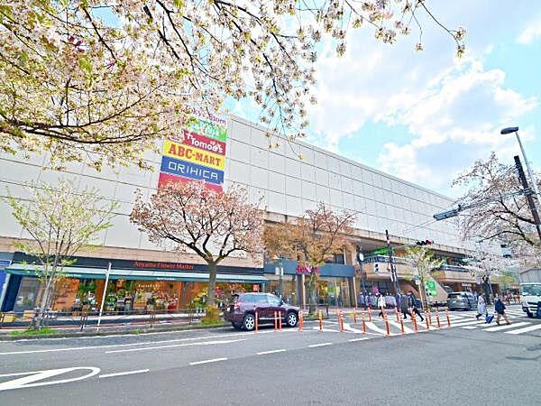 【周辺】フレルさぎ沼　350m　鷺沼駅前に誕生したショッピングセンター。毎日を彩る様々な専門ショップがあります。 
