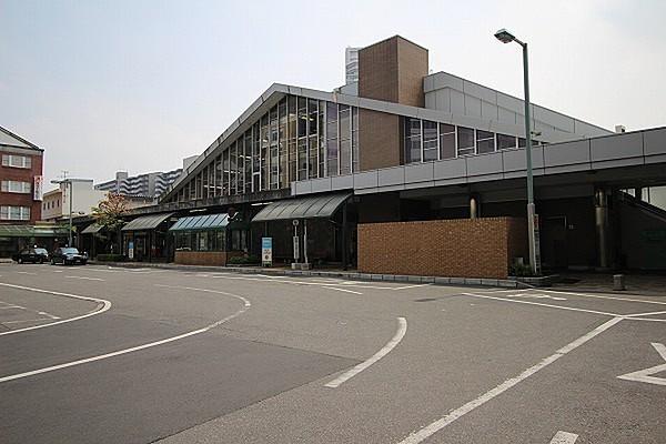 【周辺】草津駅(JR 東海道本線)まで1124m、新快速停車駅。東海道本線と草津線の2路線が乗り入れています。