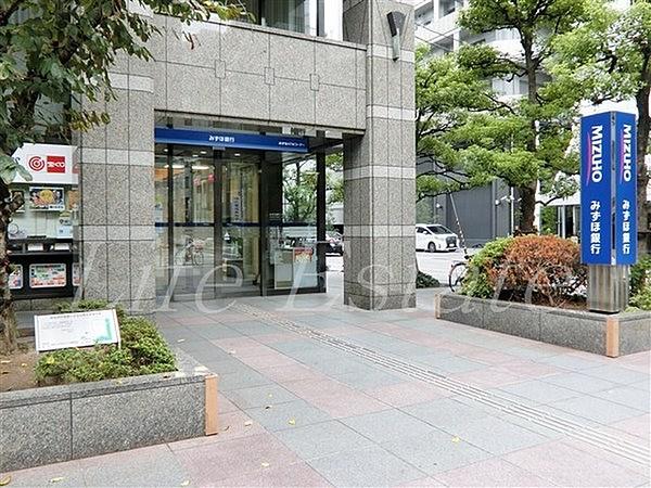 【周辺】みずほ銀行南船場支店まで433m
