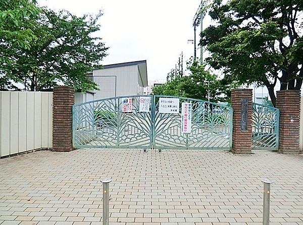 【周辺】戸田市立新曽中学校まで2061m