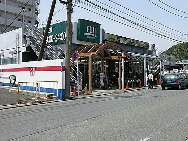 【周辺】Fuji北久里浜店まで2056m