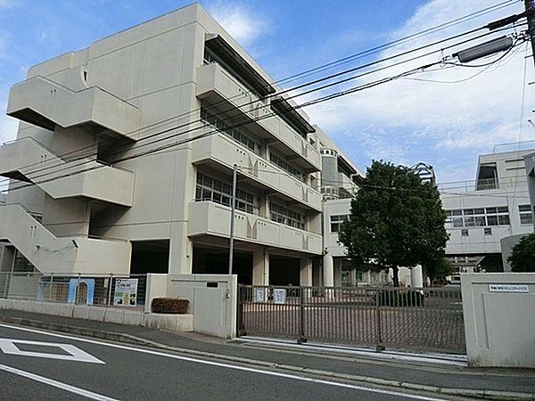 【周辺】横浜市立市場小学校まで1112m