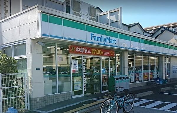 【周辺】ファミリーマート尼崎三反田町二丁目店まで715m、徒歩9分