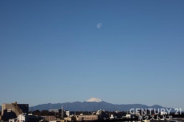 【外観】朝7時台は、富士山の上に月を望めます。