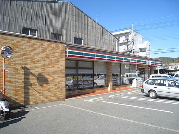 【周辺】ファミリーマート山科駅西店まで357m