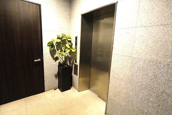 【エントランス】1階エレベーターホール