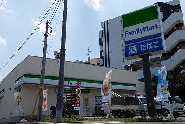 【周辺】ファミリーマート 下馬駒沢通り店まで85m、徒歩2分圏内の大手コンビニエンスストア