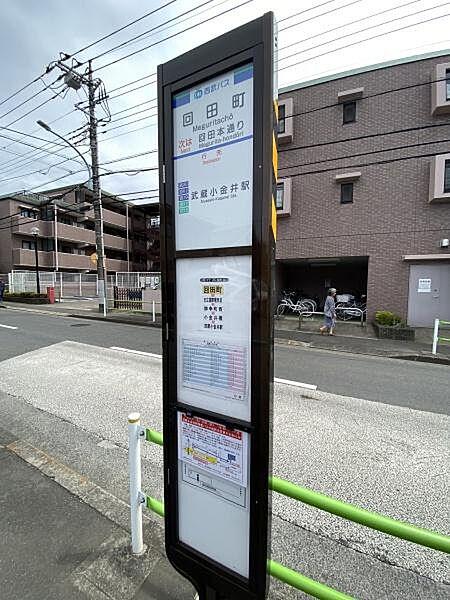 【地図】バス停はエントランス出たらあります。