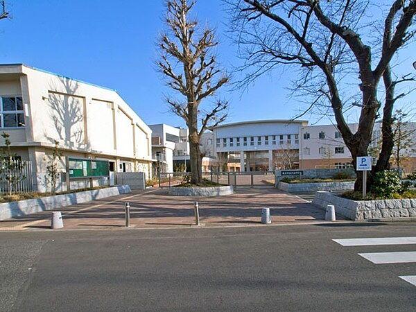 【周辺】藤沢市立六会中学校まで1135m