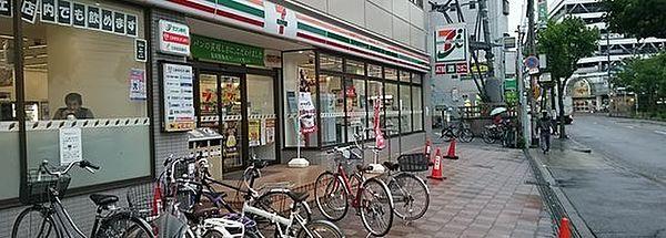 【周辺】セブンイレブン大阪出戸駅前店まで208m