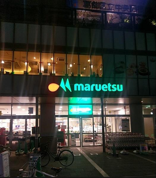 【周辺】マルエツ金町店まで800m、「京成金町駅」徒歩1分。ＪＲ常磐線「金町駅」南口徒歩約2分。24時間営業の大変便利なスーパー。