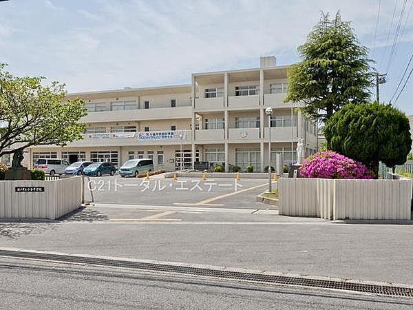 【周辺】松戸市立小金中学校まで1200m