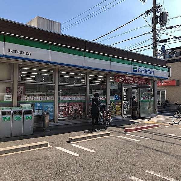 【周辺】ファミリーマート住之江公園駅西店まで806m