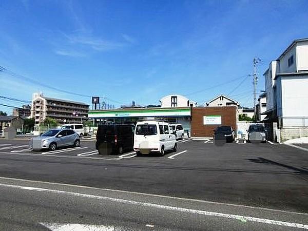 【周辺】ファミリーマート四條畷中野店まで973m