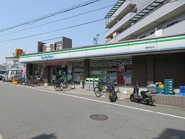 【周辺】ファミリーマート萱島駅前店まで405m
