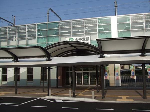 【周辺】JR　太子堂駅まで1464m、中心部である仙台駅までは2駅で乗車8分。駅付近にヨークベニマルやカワチ薬局がございます