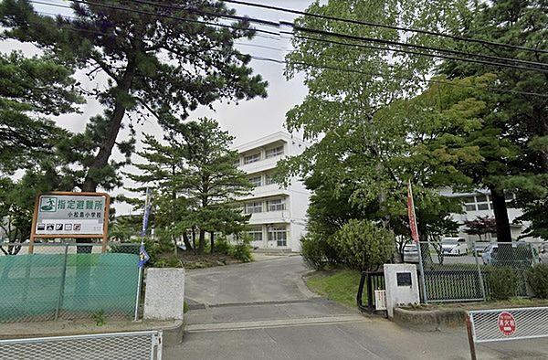 【周辺】仙台市立小松島小学校まで750m、1954年3月設立。2021年度の児童数472名、近くには東照宮などがあり歴史ある街並みが特徴です。