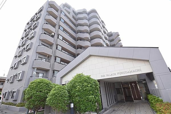 【外観】近隣に駐車場を確保。最寄りの仙石線福田町駅まで徒歩19分です。