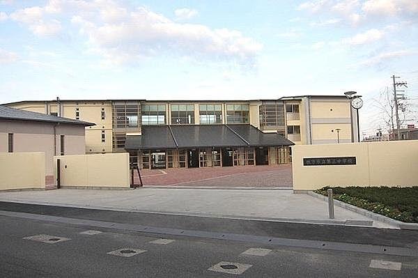 【周辺】枚方市立第三中学校まで722m