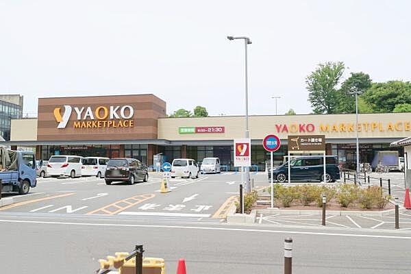 【周辺】ヤオコー所沢有楽町店まで350m、駐車場も多く、近くにはサイゼリアやマツモトキヨシがあるなど利便性も高いです。