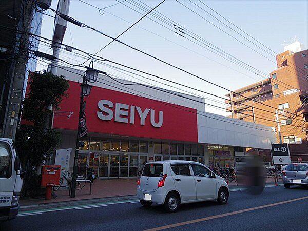 【周辺】西友西所沢店まで298m、品揃え豊富なスーパーマーケットでございます。近隣の方々でいつも賑わっております。駐車場も広いです。