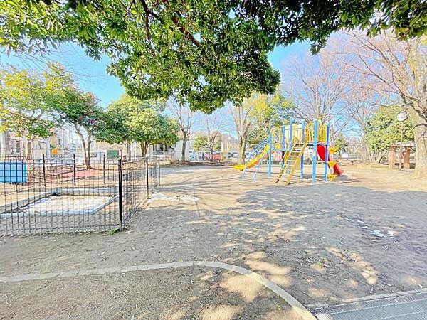 【周辺】上新井西公園まで463m、小学校横の公園。お子様がのびのびと遊びまわれます。