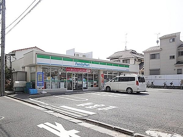 【周辺】ファミリーマート大泉目白通り店まで648m
