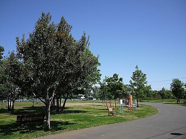 【周辺】都立六仙公園まで2090m、都立六仙公園　開園面積. 50、112.04平方メートル（平成27年6月1日現在）水景施設、芝生広場あり。駐車場無し。