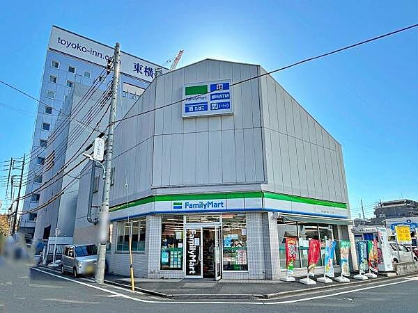 【周辺】ファミリーマート東久留米本町一丁目店まで153m、すぐ近くにコンビニがあるとちょっと安心できますよね。 日々の生活で欠かせないお店です。