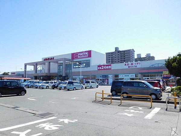 【周辺】マックスバリュ豊田店まで120m、営業時間24時間営業　豊田町駅から徒歩約2分。　衣食住が揃う複合施設。
