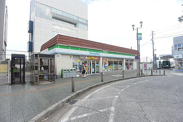 【周辺】ファミリーマート東飯能駅西口店まで387m