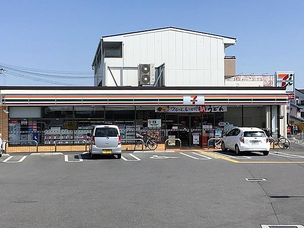 【周辺】セブンイレブン大和高田東中1丁目店まで984m