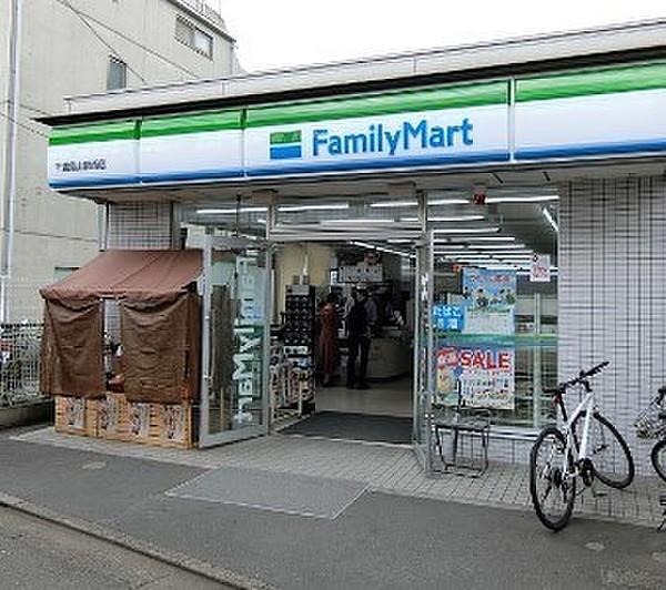 【周辺】ファミリーマート千歳烏山駅西店まで458m