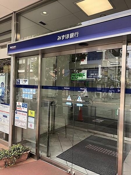 【周辺】みずほ銀行烏山支店まで667m