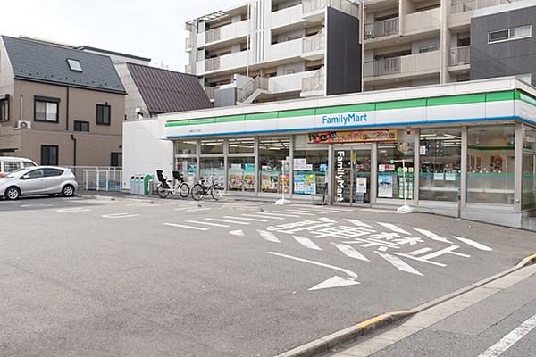 【周辺】ファミリーマート西新井三丁目店まで230m、ファミリーマート230m(徒歩3分)