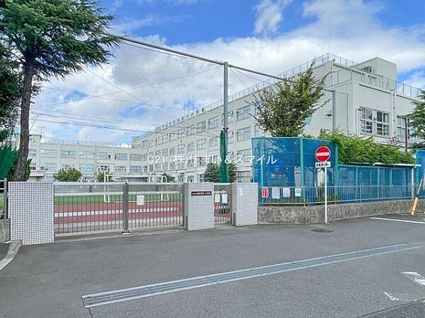 【周辺】小学校まで400m、西新井第一小学校　徒歩5分