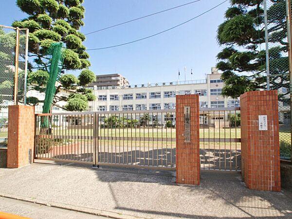 【周辺】梅島第一小学校まで260m、梅島第一小学校260ｍ（徒歩4分）