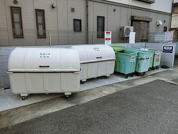 【エントランス】ゴミ箱