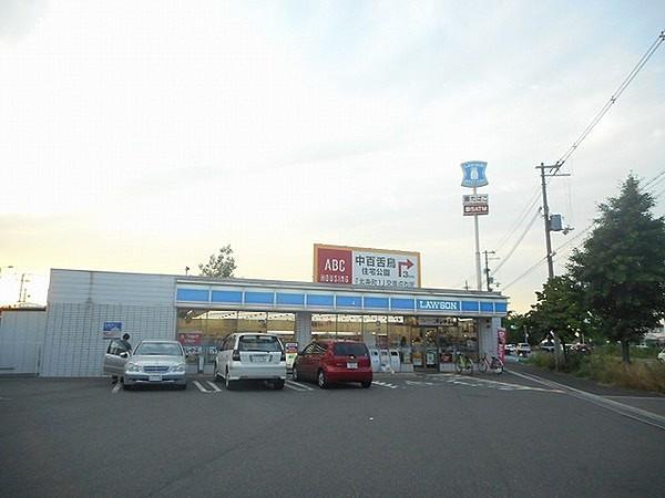 【周辺】ローソン堺深井店まで743m、周辺店舗も充実