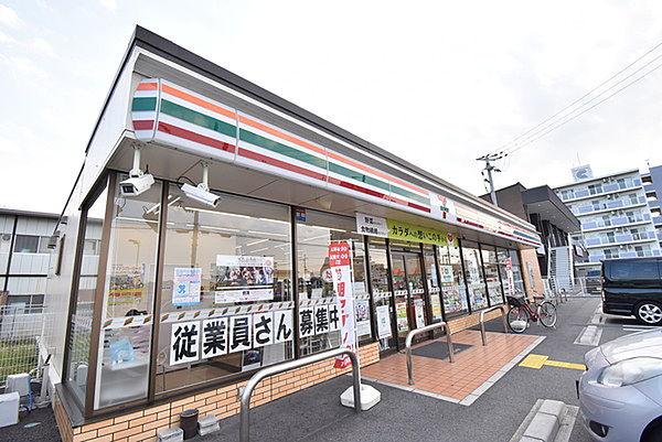 【周辺】セブンイレブン大津石山駅前店まで599m