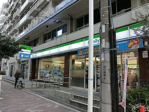 【周辺】ファミリーマート南堀江一丁目店まで597m