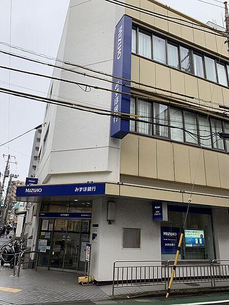 【周辺】みずほ銀行桜台支店まで178m、営業時間9:00~15:00　遅くまでやっているATMは便利