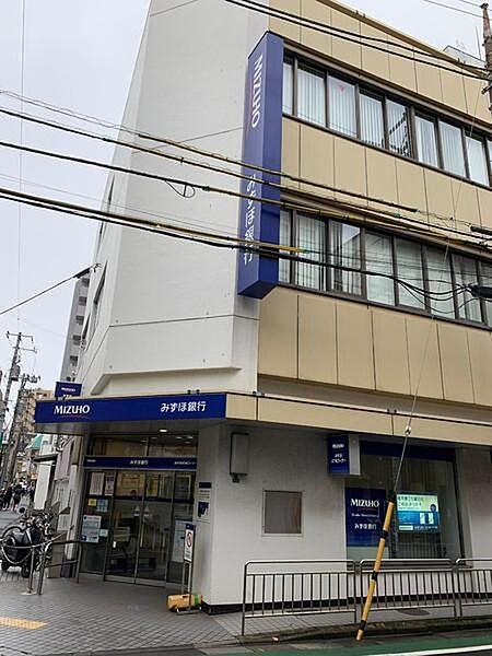 【周辺】みずほ銀行桜台支店まで292m、営業時間9:00~15:00　遅くまでやっているATMは便利