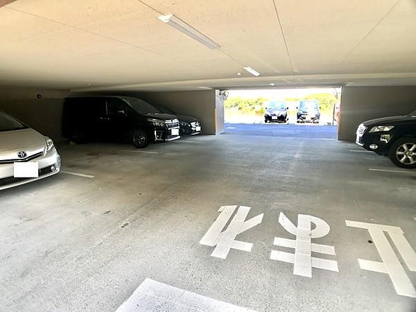 【駐車場】駐車場は平置きと機械式になります。