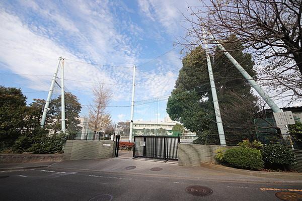 【周辺】横浜市立領家中学校まで596m