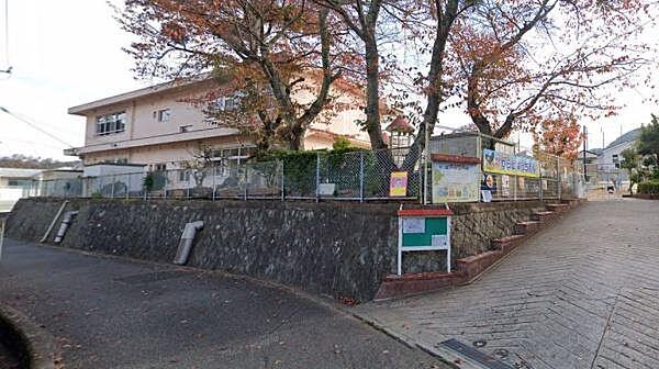 【周辺】神戸市立からと幼稚園まで434m、神戸市北区唐櫃台2丁目にある　神戸市立の幼稚園です