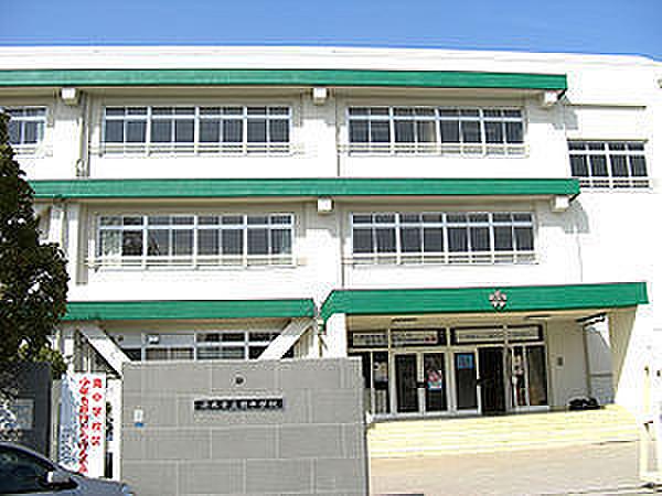【周辺】茨木市立南中学校まで1005m