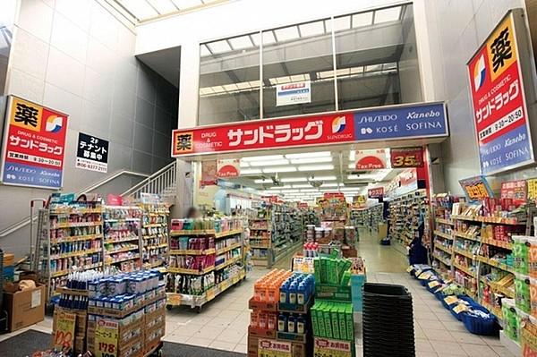 【周辺】サンドラッグ茨木阪急本通店まで613m、お勧めの品物がたくさん揃ってます♪日用品もご一緒にどうぞ。