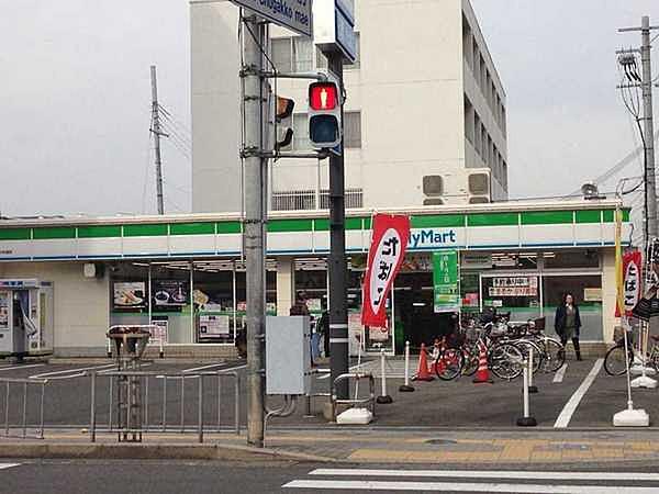 【周辺】ファミリーマート茨木中央通店まで266m